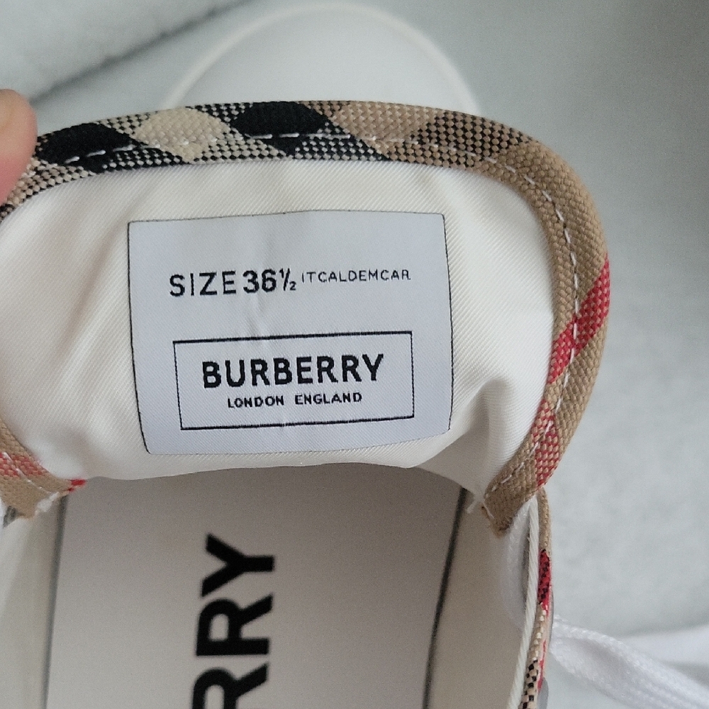 Burberry Women's White and Beige Sneakers